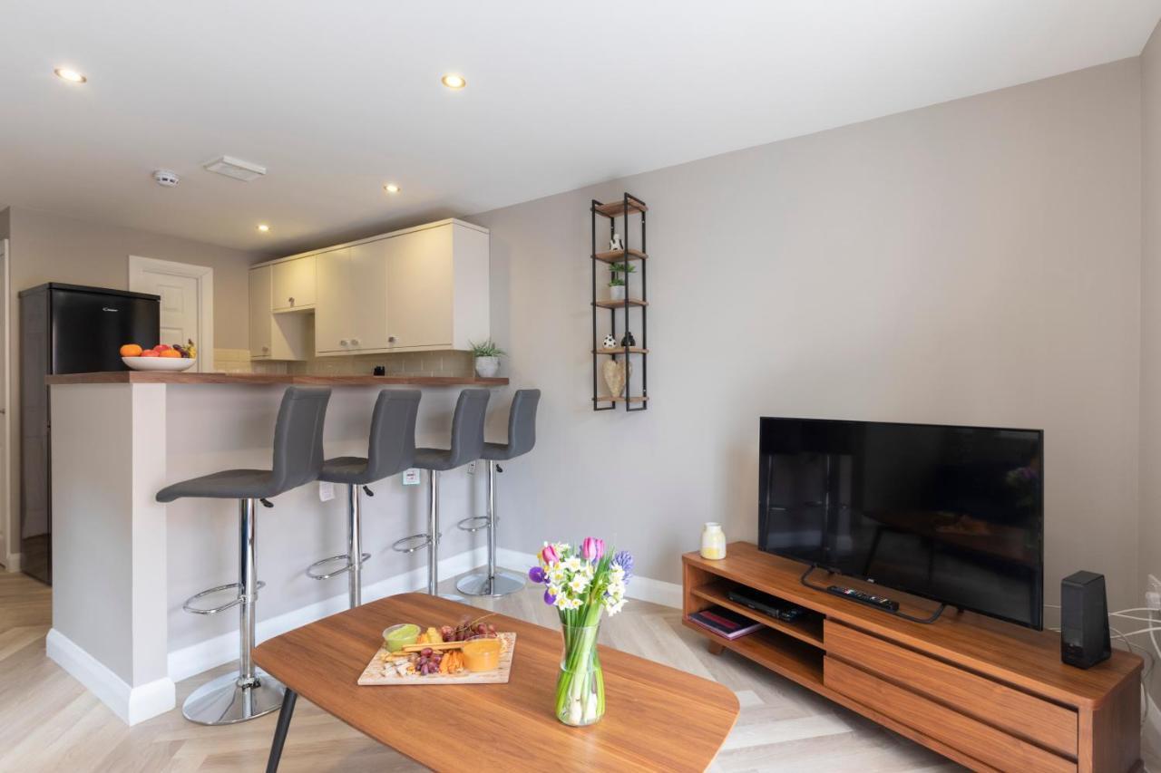 Elliot Oliver - 2 Bedroom Garden Apartment With Parking Cheltenham Eksteriør bilde